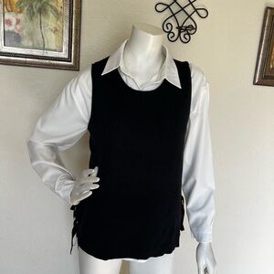 Cute black vest/sweater size M